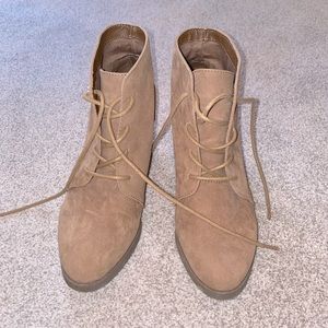 Madden Girl Lace Up Wedge Tan Booties | Sz 8.5